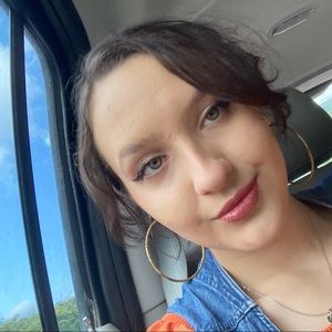 Meet your Posher, Kendra